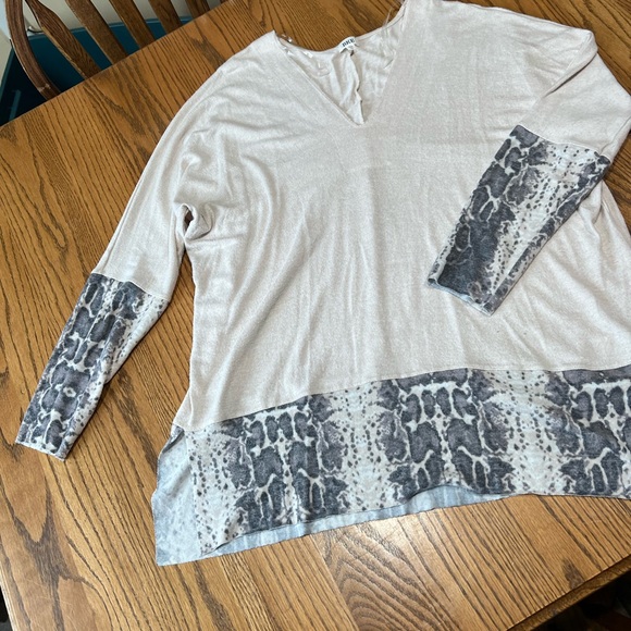 Sweaters - Bke/Buckle tunic sweater